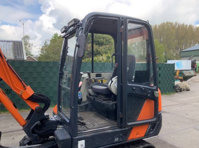 2011 / Mini pelle Hitachi Zaxis 27-3 CLR / 2,7 T – Image 11