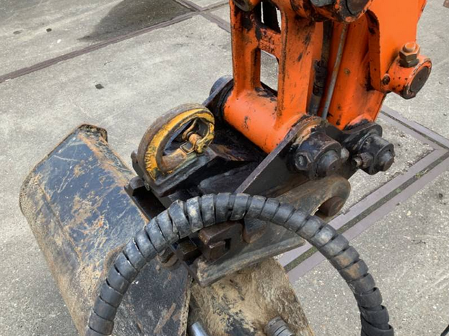 2011 / Mini pelle Hitachi Zaxis 27-3 CLR / 2,7 T – Image 10